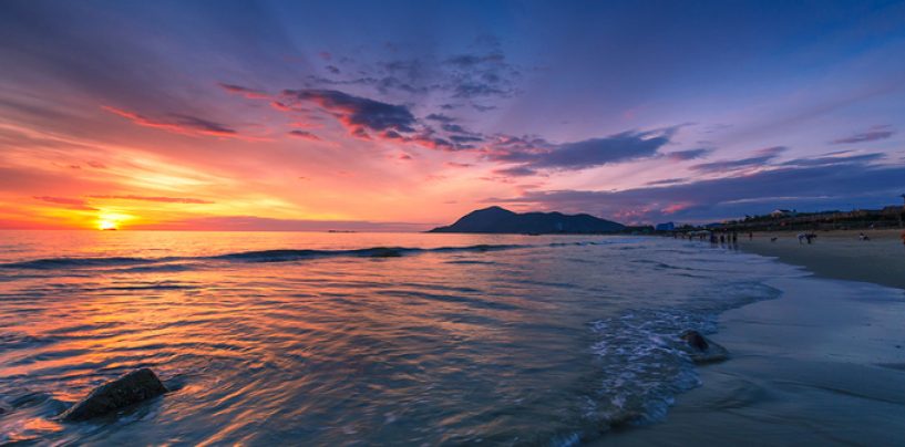 Buổi sớm ở bãi biển Thiên Cầm, Hà Tĩnh