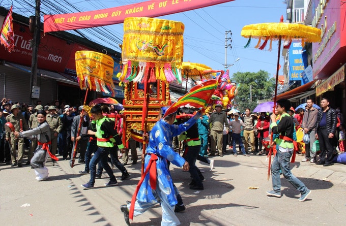 Lạng Sơn tưng bừng lễ hội đền Kỳ Cùng – Tả Phủ