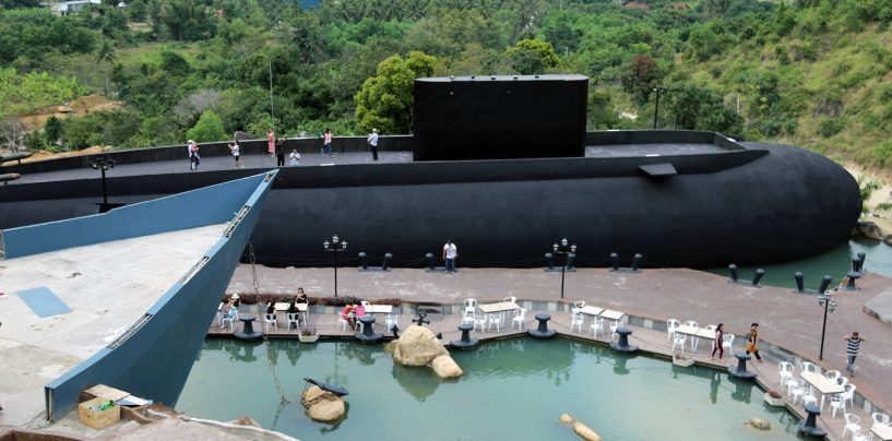 Mô hình tàu ngầm Kilo ở Khánh Hòa thu hút du khách